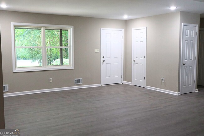 Building Photo - 3793 Rainbow Dr