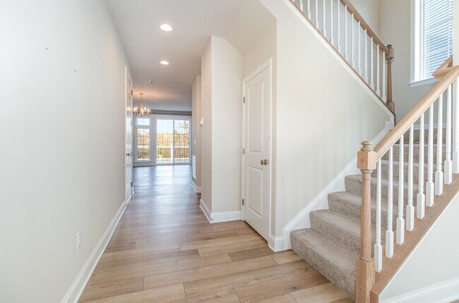 Building Photo - 1726 Bradley Dr