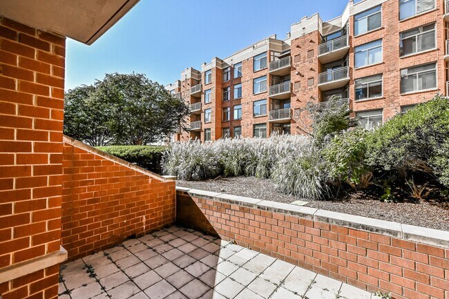 Building Photo - 3600 S Glebe Rd