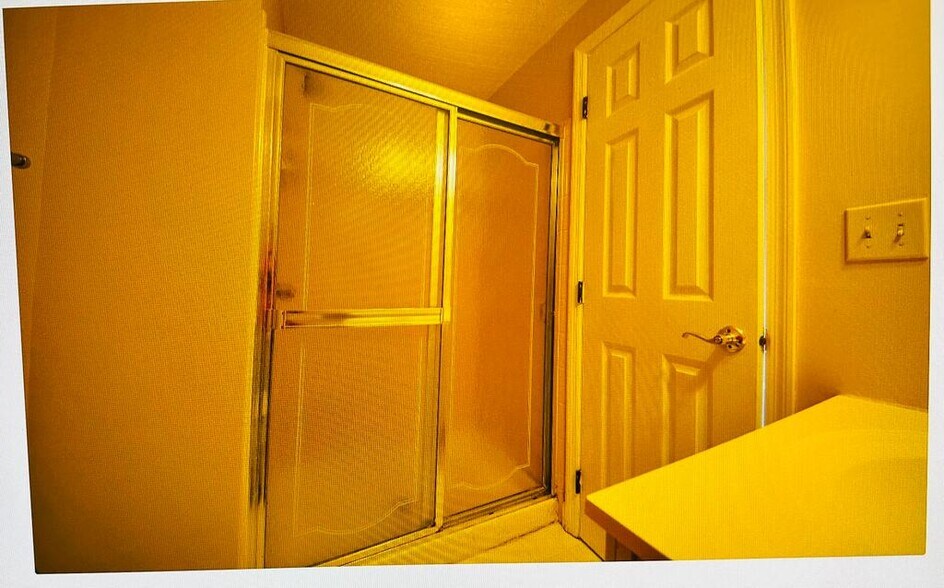 Building Photo - 8051 Hetz Dr