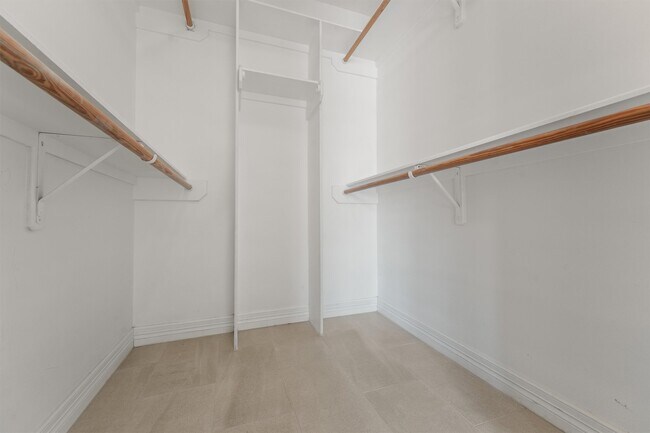 Building Photo - 11618 Biscayne Way