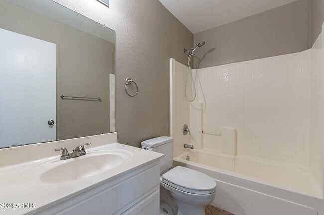 Building Photo - 6824 E Haven Ave