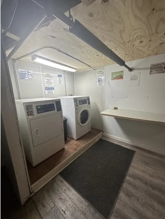 On-site laundromat - 65 Manchester St