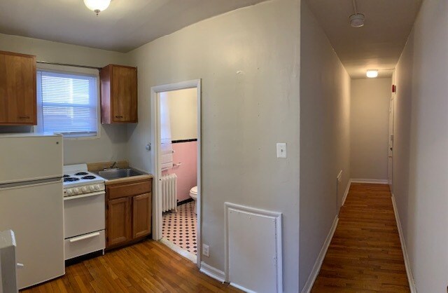 Building Photo - 4321 Pine St