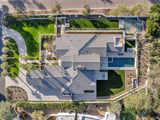 Building Photo - 6500 E Cactus Wren Rd