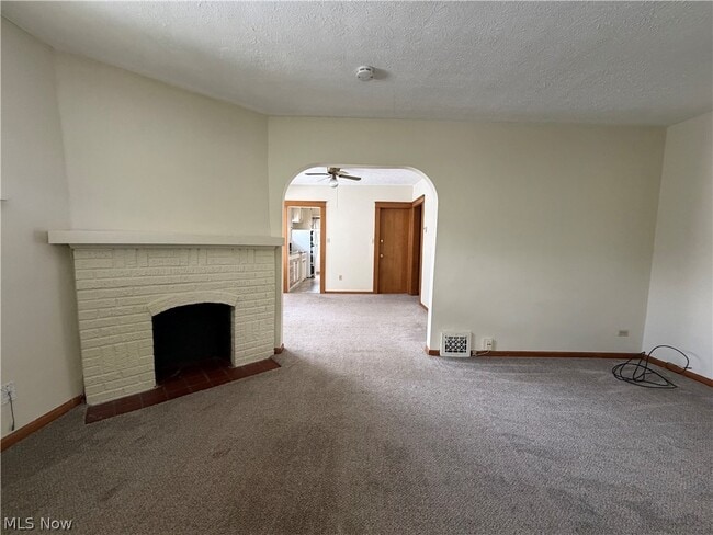 Building Photo - 1605 Larchmont Ave