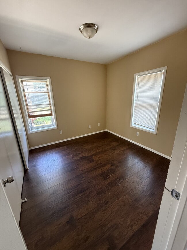 Building Photo - Charming 2 Bedroom 1 Bathroom with small b...
