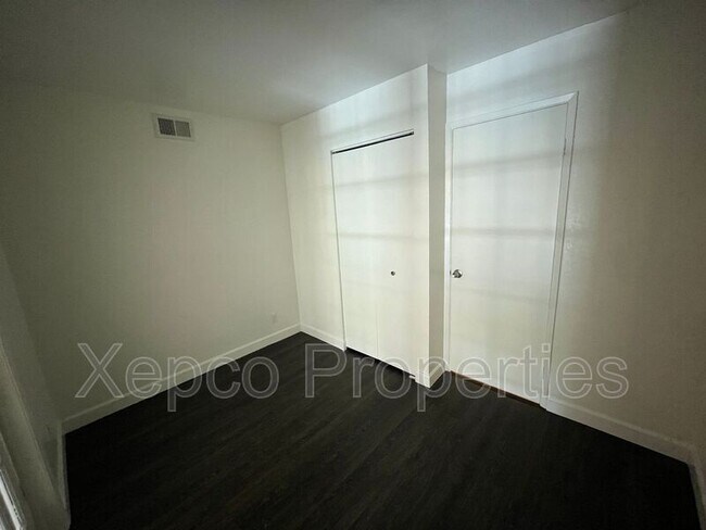 Building Photo - 5300 E Waverly Dr