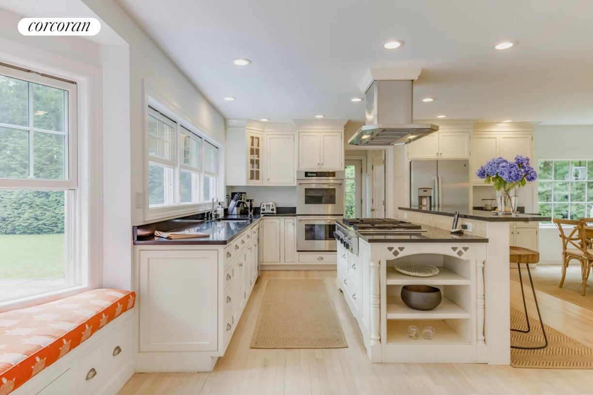 Building Photo - 18 Country Ln