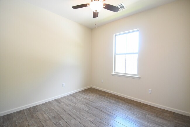 Building Photo - 6259 Vermillion Blvd