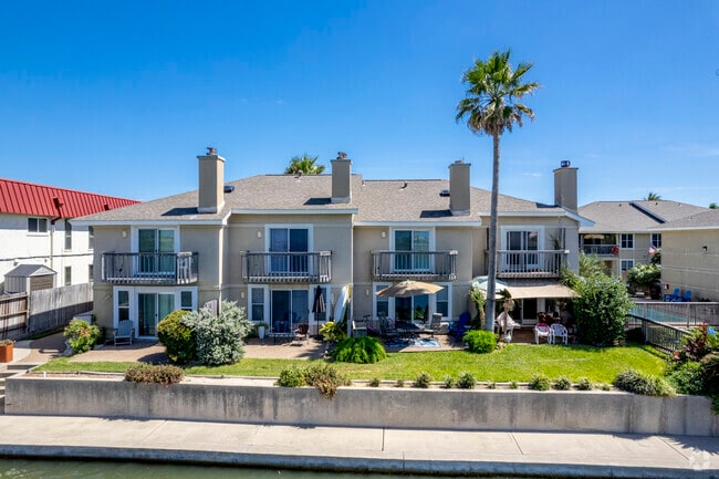 Building Photo - Lake Shore Villas