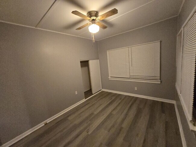 Building Photo - Spacious 3-Bedroom Rental in St. Louis! (Section 8 Welcome)