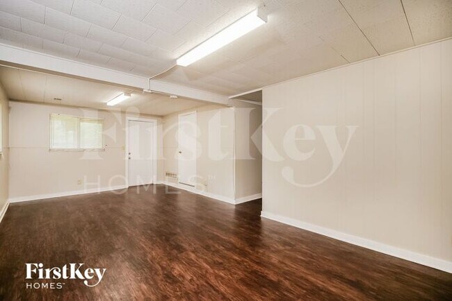 Building Photo - 667 E Edgewood Ave