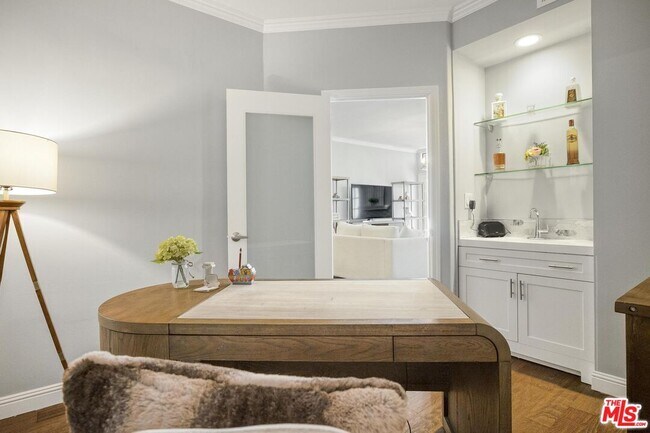 Building Photo - 860 S Lucerne Blvd