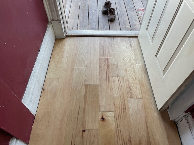 Building Photo - 731 E 5th St