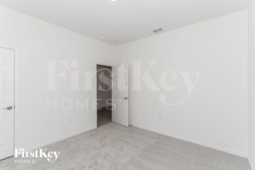 Building Photo - 560 Crown Rose Dr