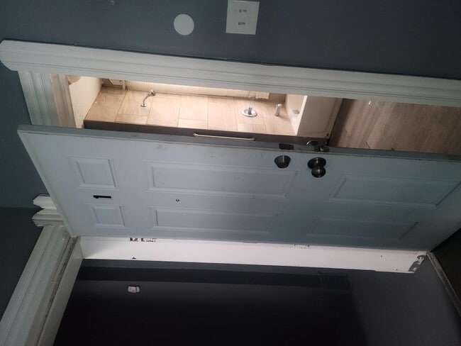 Building Photo - 1087 E 64th St