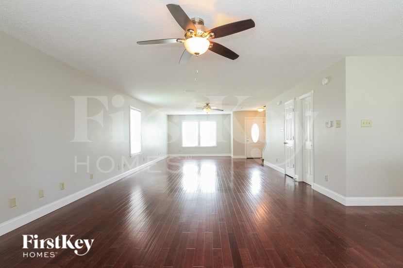 Building Photo - 6632 Sonesta Dr