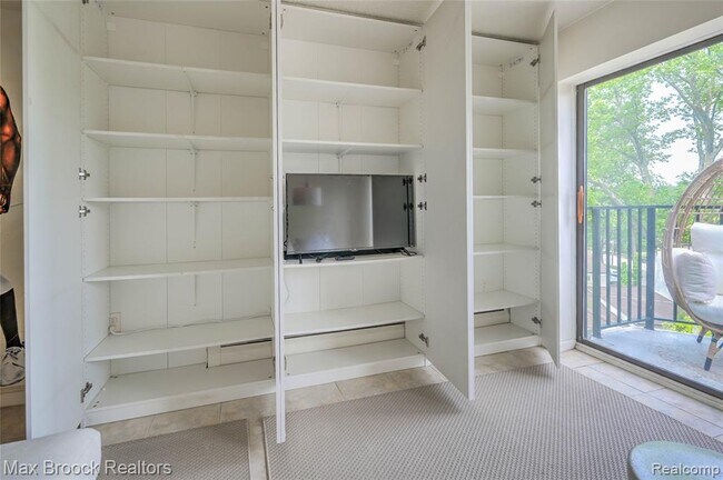 Building Photo - 35300 Woodward Ave