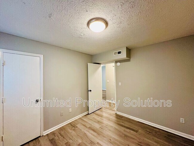 Building Photo - 211 Sunn Aire Ct