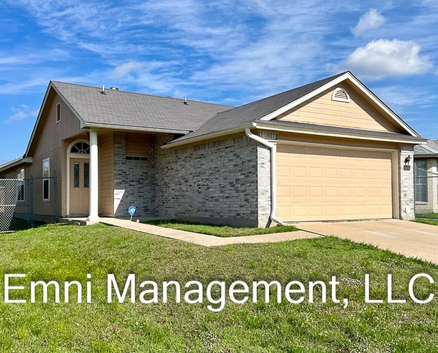 Building Photo - 2207 Garrett Dr