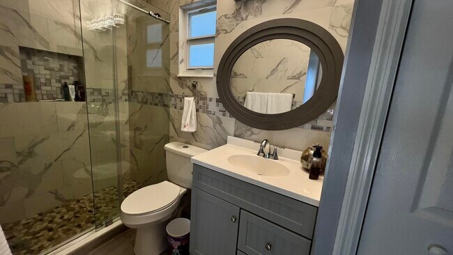 Building Photo - 4516 NW Alsace Ave