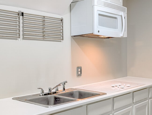 Building Photo - 8616 Hickory Ave