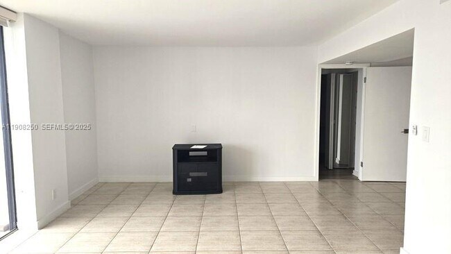 Building Photo - 18181 NE 31st Ct