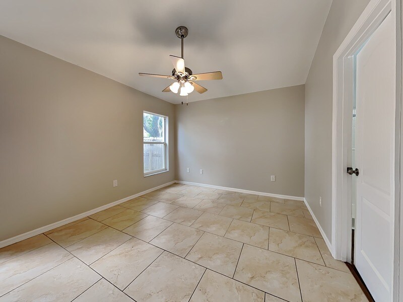 Building Photo - 430 Maple Pointe Dr