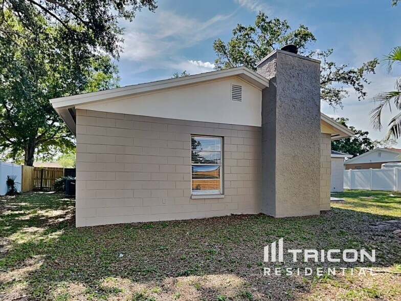 Building Photo - 646 Pine Forest Dr