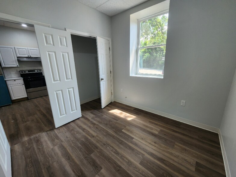 Building Photo - 151 S Main St