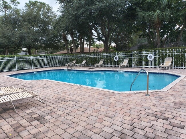 Building Photo - 4535 Thornwood Cir