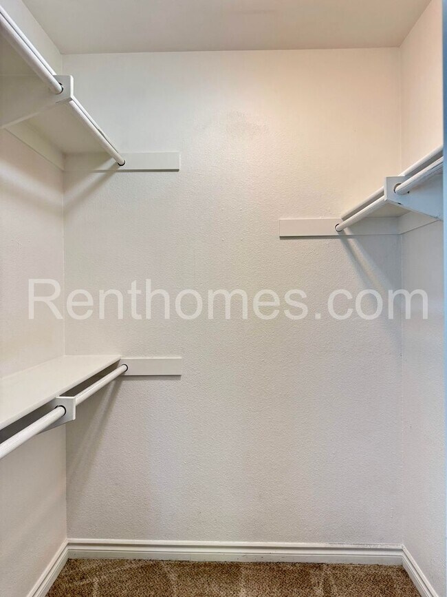 Building Photo - 9929 Azuaga St