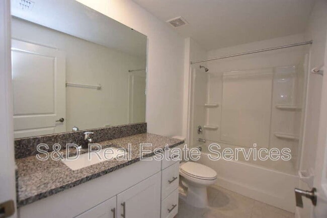 Building Photo - 1940 Red Lp