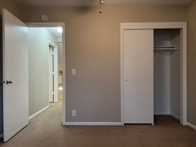 Building Photo - Updated Townhome in Willow Wood Near 120th & Blondo!