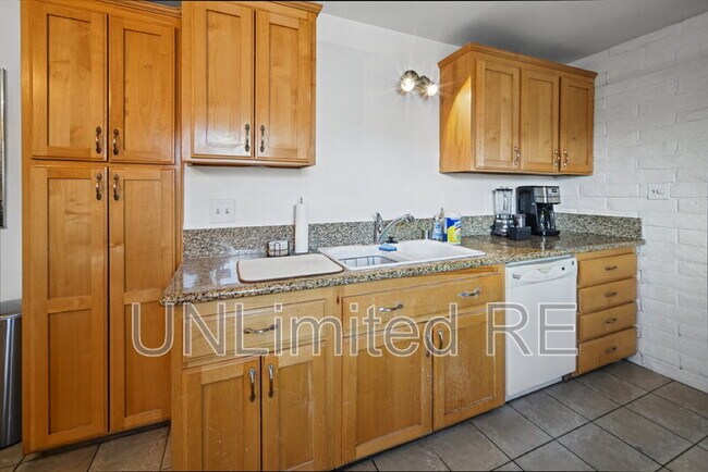 Building Photo - 1385 Church Dr