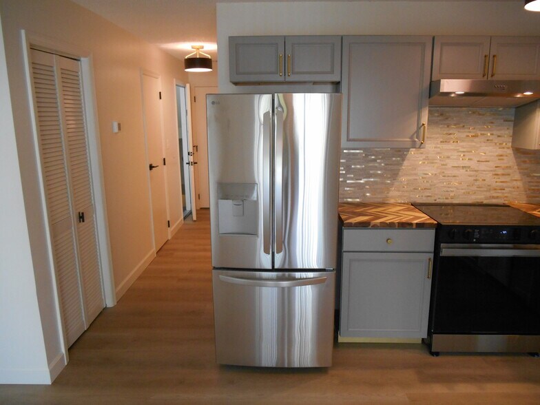 Building Photo - 3700 Golf Colony Ln