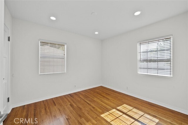 Building Photo - 8440 Oakdale Ave