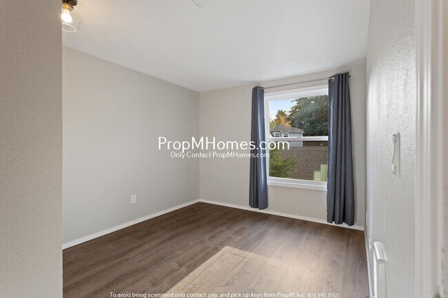 Building Photo - Beautiful Condo Living in the Heart of Tua...