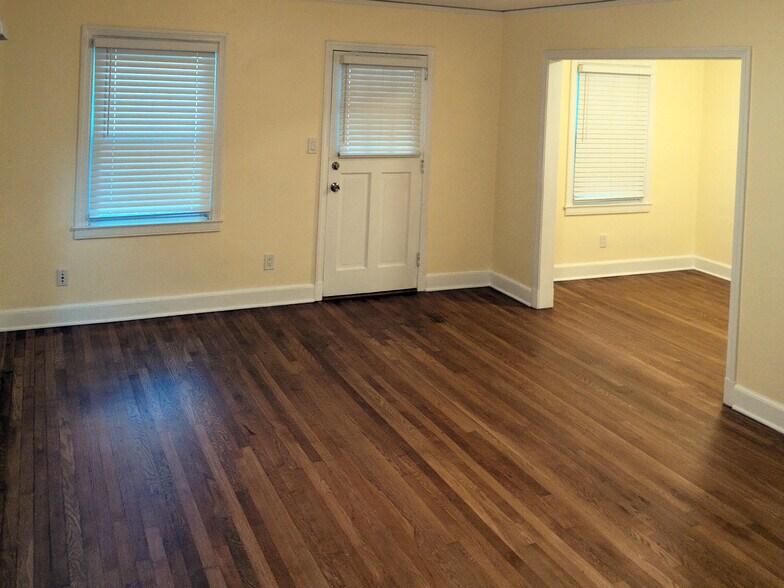 Building Photo - 1403 Cardinal Pl