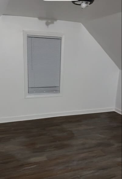 Building Photo - 3938 E 177th St