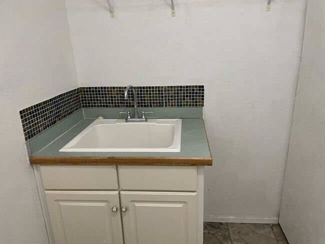 Building Photo - Sweeping Views of Cascade Valley