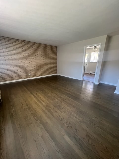 Building Photo - 593 Park Plz