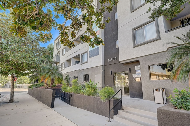Primary Photo - 14900 Moorpark Street