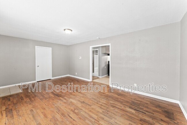 Building Photo - 1503 W 21st Terrace