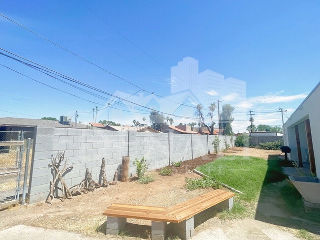 Building Photo - 2340 E Turney Ave