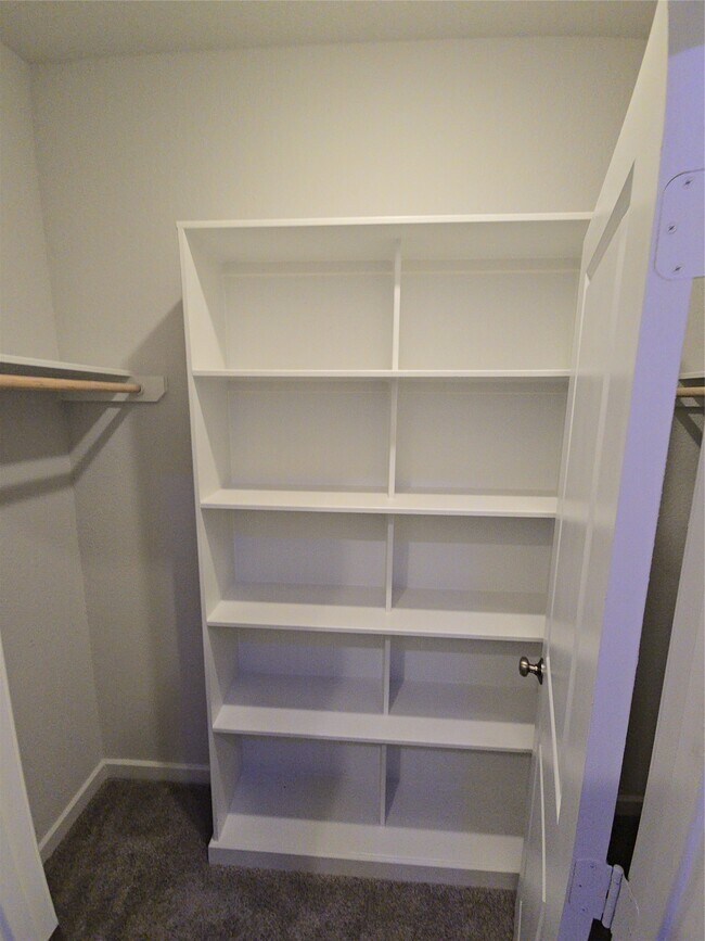 Building Photo - 9227 Dearborn Knoll Dr