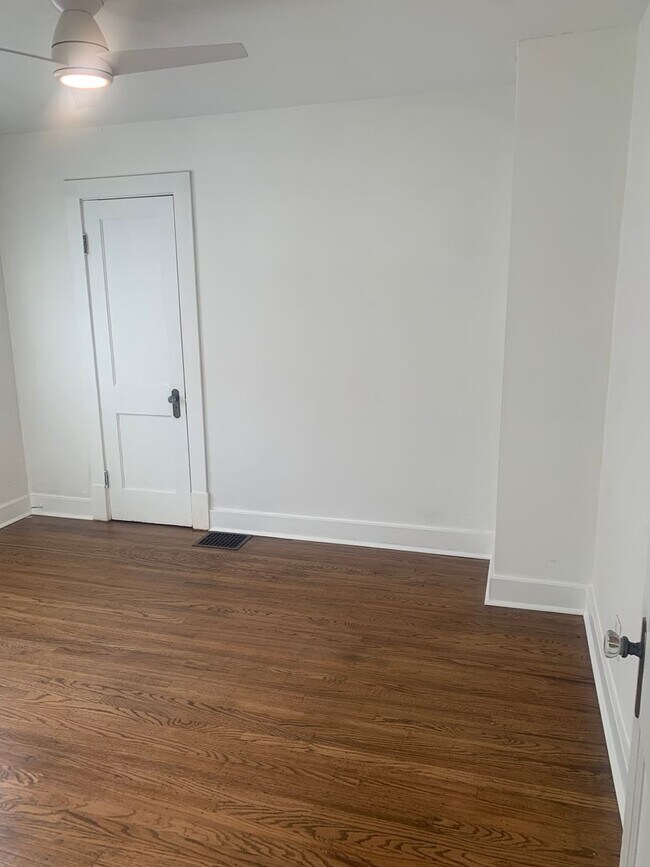 Building Photo - GREAT LOCATION!  Charming Crescent Hill Home - 2 bedroom/1 bathroom single family home