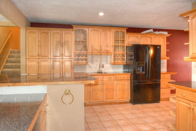 Building Photo - **COMING SOON** Spacious Wandermere Area Home