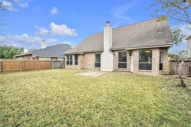 Building Photo - 17611 Magnolia Cir